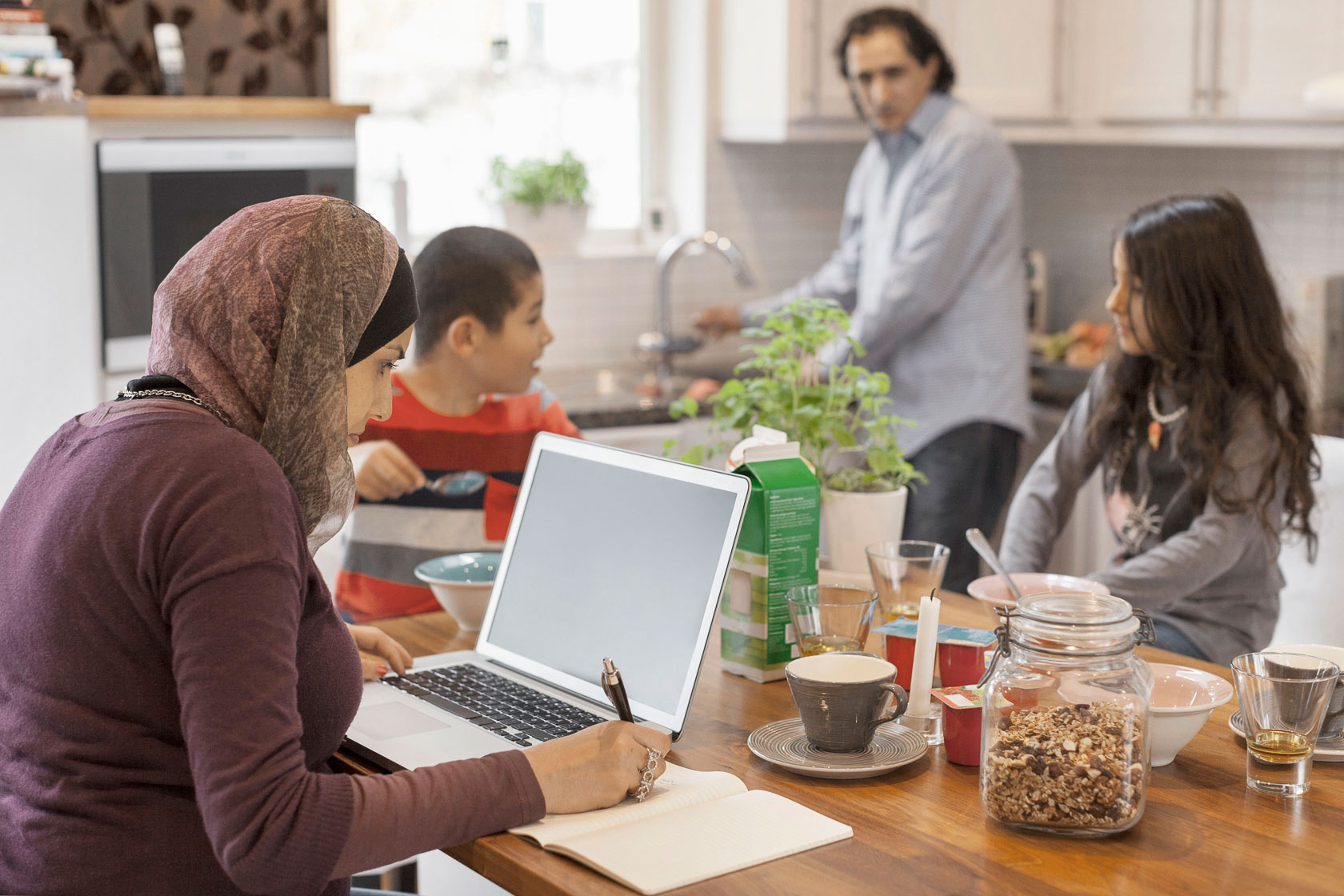 Working families. Muslim Family in Kitchen. Work Family записи. Muslim woman Kitchen Creative add. Enterprising Family Muslim in the Kitchen.